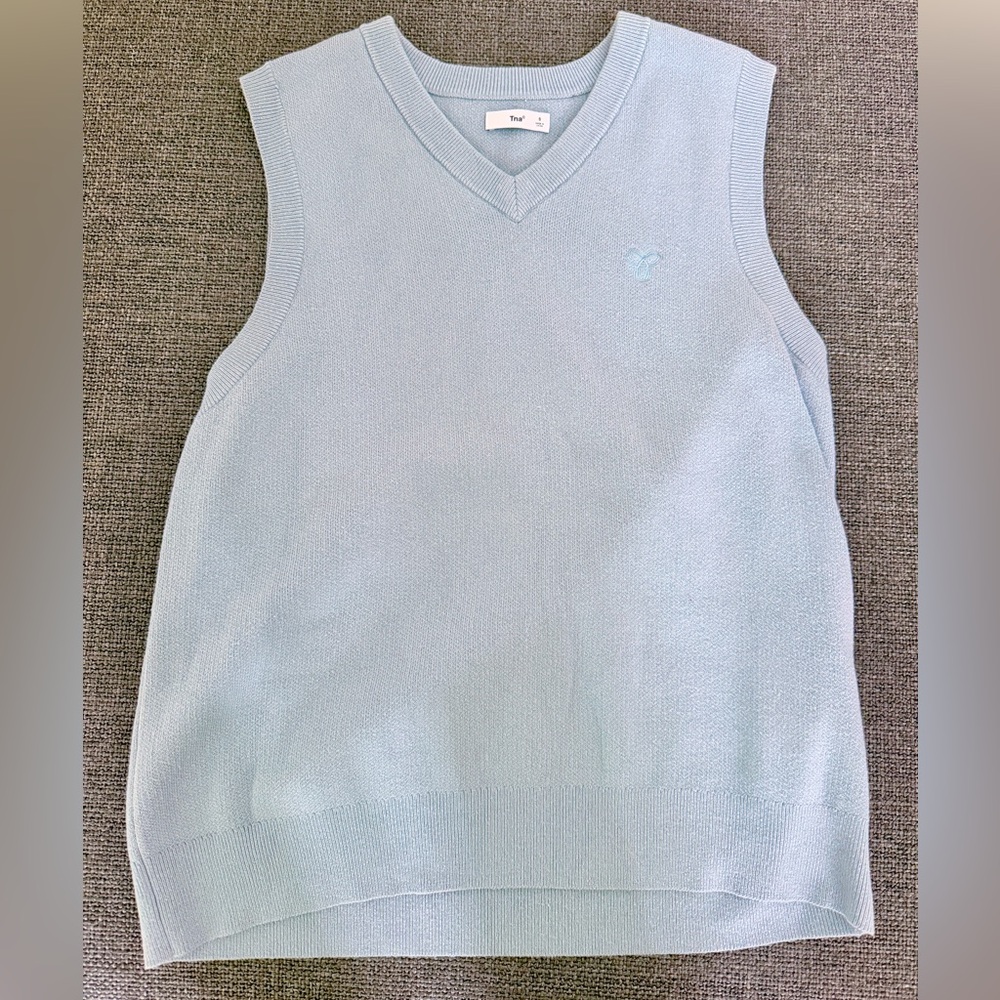 Aritzia TNA Light Blue V-Neck Knit Sleeveless Sweater Vest